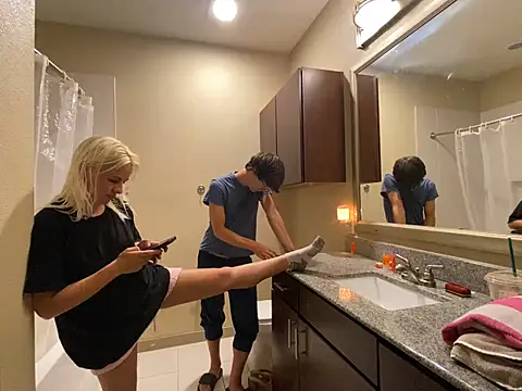 girlfriendmissy online show from March 15, 9:05 pm