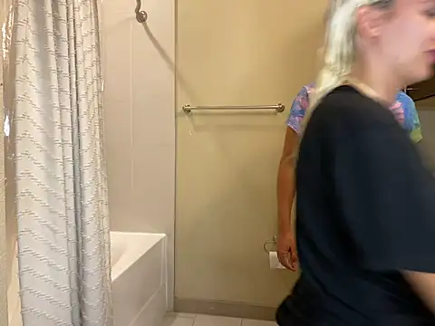 girlfriendmissy online show from September 21, 12:01 am