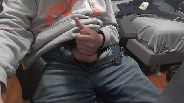 Snapshot of chicostick413 chatting on December 3, 3:20 am chicostick413 online show from December 3, 3:20 am