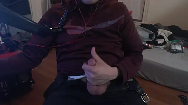 Snapshot of chicostick413 chatting on March 20, 12:19 am chicostick413 online show from March 20, 12:19 am