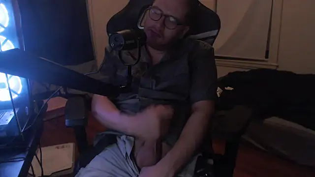 Snapshot of chicostick413 chatting on September 19, 4:58 am chicostick413 online show from September 19, 4:58 am