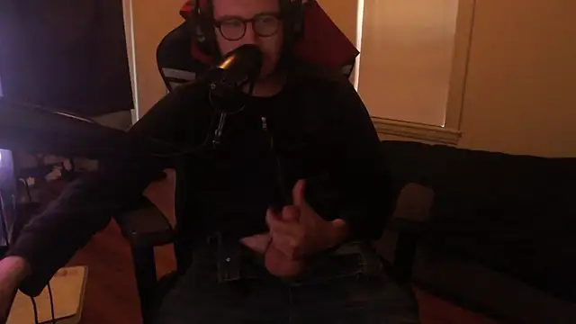 Snapshot of chicostick413 chatting on October 5, 7:34 pm chicostick413 online show from October 5, 7:34 pm