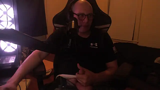 Snapshot of chicostick413 chatting on October 26, 2:17 am chicostick413 online show from October 26, 2:17 am