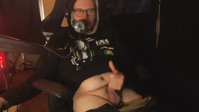 chicostick413 online show from December 4, 5:43 pm