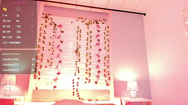 Snapshot of KylieMaxwell chatting on February 1, 2:16 am KylieMaxwell online show from February 1, 2:16 am