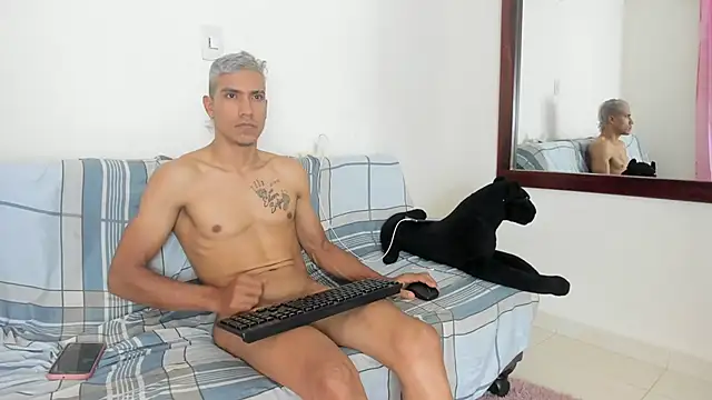 Snapshot of QuinnAndpuma1 chatting on March 7, 5:51 am QuinnAndpuma1 online show from March 7, 5:51 am