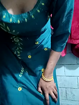 Snapshot of SAXYTannuja chatting on February 25, 3:42 am SAXYTannuja online show from February 25, 3:42 am