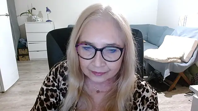 sofia xkiss online show from February 4, 6:49 pm