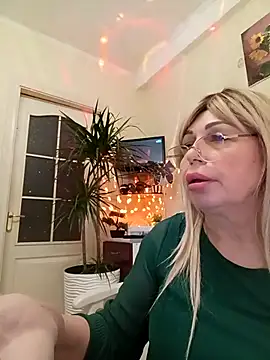 Snapshot of SusieNoreen chatting on March 3, 11:44 am SusieNoreen online show from March 3, 11:44 am
