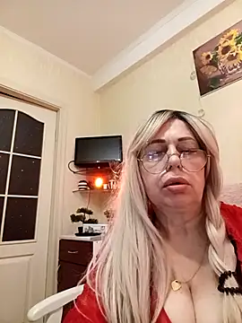 Snapshot of SusieNoreen chatting on October 22, 12:22 am SusieNoreen online show from October 22, 12:22 am