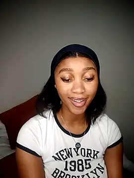 Shria107 online show from December 3, 10:30 pm