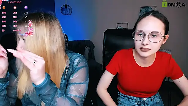 juli kisss online show from March 13, 1:43 am