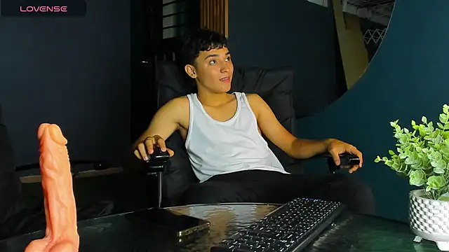 Austin Cardieff online show from February 24, 3:44 am