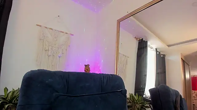 aaroncolombia online show from March 7, 1:30 pm