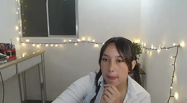 Skarlet Adams28 online show from January 24, 9:15 pm