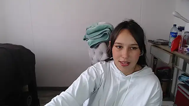 Skarlet Adams28 online show from February 17, 7:53 pm