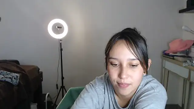 Skarlet Adams28 online show from March 19, 1:43 am