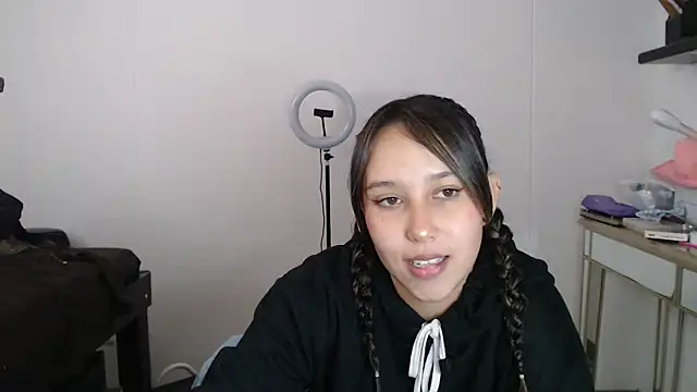 Skarlet Adams28 online show from March 21, 9:01 pm