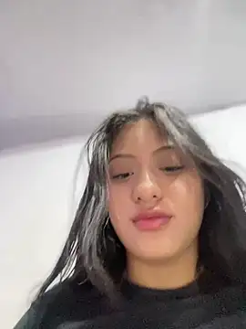 Snapshot of Estefanii- chatting on February 27, 8:17 am Estefanii- online show from February 27, 8:17 am