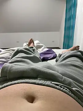 w12er online show from February 4, 10:58 pm