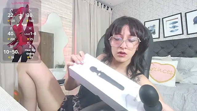 Snapshot of Hannys__cabernet chatting on December 13, 12:28 pm Hannys cabernet online show from December 13, 12:28 pm