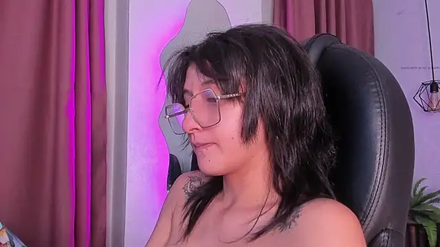 Snapshot of Hannys__cabernet chatting on February 27, 3:48 pm Hannys cabernet online show from February 27, 3:48 pm