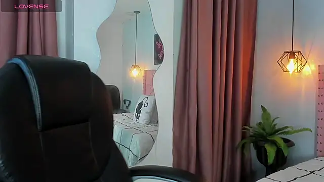 Snapshot of Hannys__cabernet chatting on February 28, 12:20 pm Hannys cabernet online show from February 28, 12:20 pm