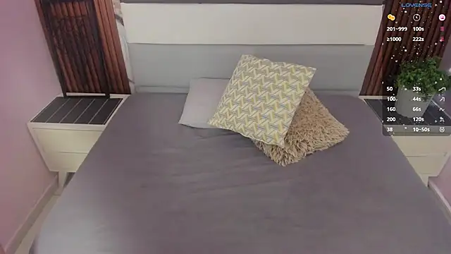 ALICESTARKK online show from November 15, 1:40 pm