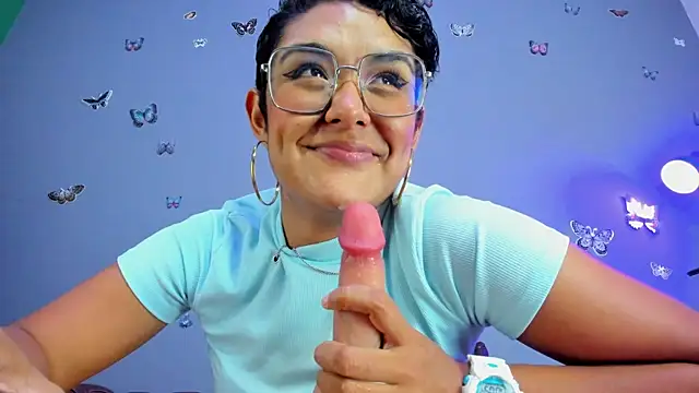 Kaira mosse online show from March 8, 4:28 pm