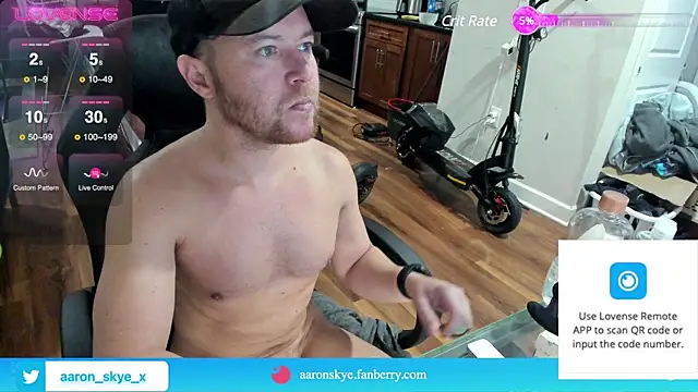 Snapshot of aaron_s_x chatting on December 7, 10:06 pm aaron s x online show from December 7, 10:06 pm