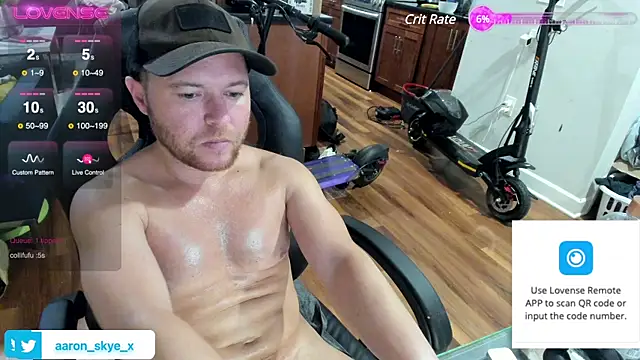 Snapshot of aaron_s_x chatting on December 8, 1:13 am aaron s x online show from December 8, 1:13 am