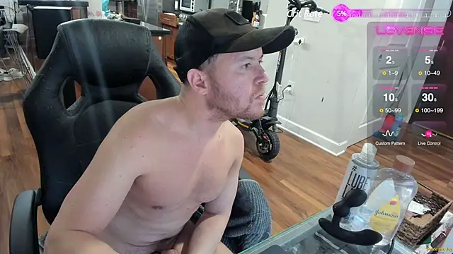 Snapshot of aaron_s_x chatting on January 11, 1:48 am aaron s x online show from January 11, 1:48 am