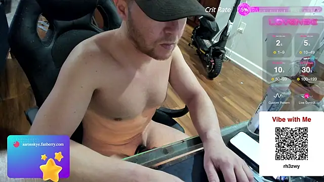 Snapshot of aaron_s_x chatting on February 2, 12:30 am aaron s x online show from February 2, 12:30 am