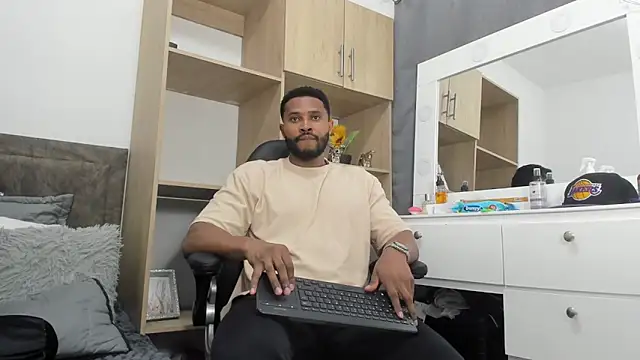 karsonmorris online show from October 25, 9:42 pm