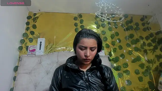 cristalconnorr online show from April 14, 1:50 pm