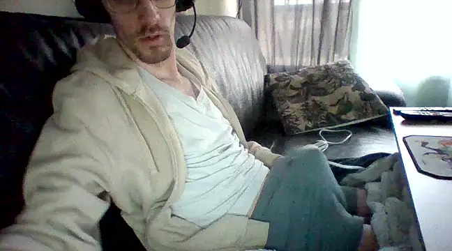 Snapshot of passif520 chatting on March 10, 9:53 am passif520 online show from March 10, 9:53 am