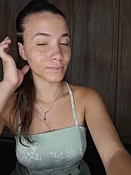 HelenHoltz online show from December 17, 2:23 pm