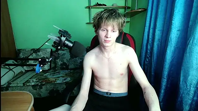 fameboyboo online show from December 4, 6:27 pm