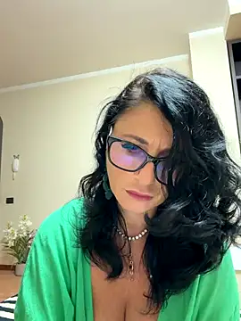 Snapshot of MichelleCara chatting on October 17, 6:27 am MichelleCara online show from October 17, 6:27 am