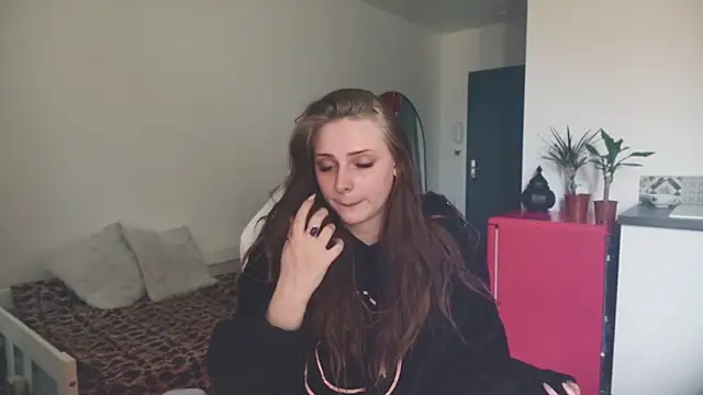 ce leste   online show from April 18, 10:19 am