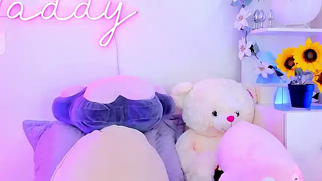 Snapshot of MaddyParisi chatting on February 1, 11:10 am MaddyParisi online show from February 1, 11:10 am