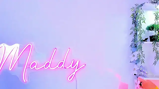 Snapshot of MaddyParisi chatting on February 7, 3:34 am MaddyParisi online show from February 7, 3:34 am