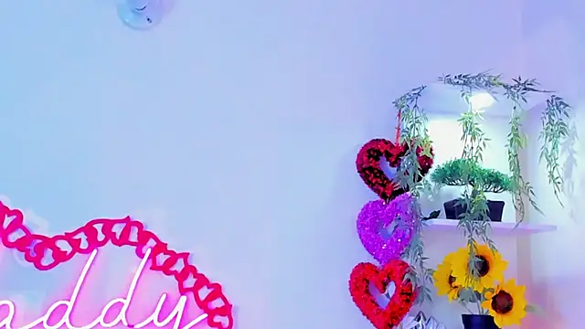 Snapshot of MaddyParisi chatting on February 9, 4:14 am MaddyParisi online show from February 9, 4:14 am