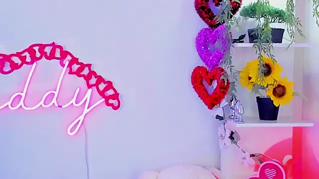 Snapshot of MaddyParisi chatting on February 14, 12:14 pm MaddyParisi online show from February 14, 12:14 pm