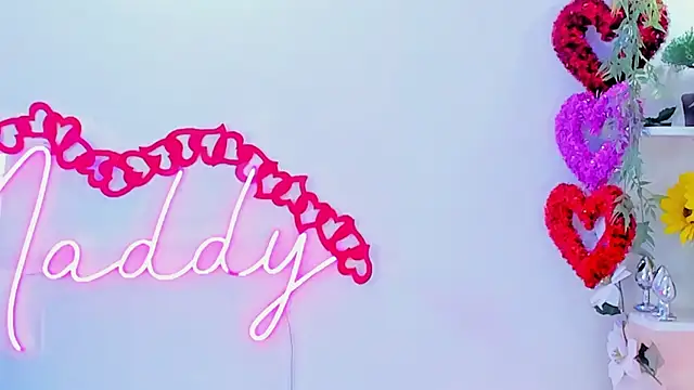 Snapshot of MaddyParisi chatting on February 21, 11:10 pm MaddyParisi online show from February 21, 11:10 pm