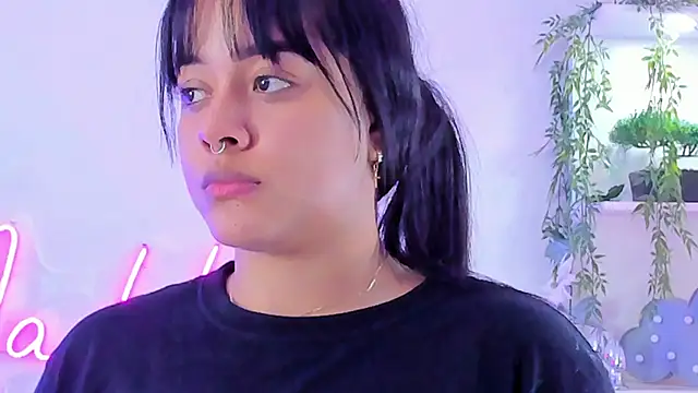 Snapshot of MaddyParisi chatting on March 4, 12:07 am MaddyParisi online show from March 4, 12:07 am