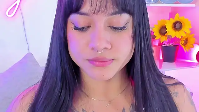 Snapshot of MaddyParisi chatting on March 5, 4:13 am MaddyParisi online show from March 5, 4:13 am