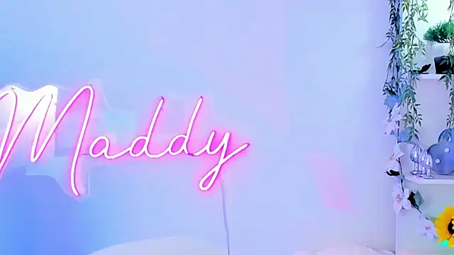 Snapshot of MaddyParisi chatting on March 8, 2:12 am MaddyParisi online show from March 8, 2:12 am