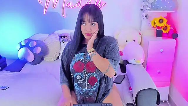 Snapshot of MaddyParisi chatting on March 11, 5:05 am MaddyParisi online show from March 11, 5:05 am