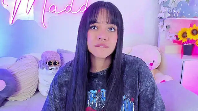 Snapshot of MaddyParisi chatting on March 11, 8:09 am MaddyParisi online show from March 11, 8:09 am